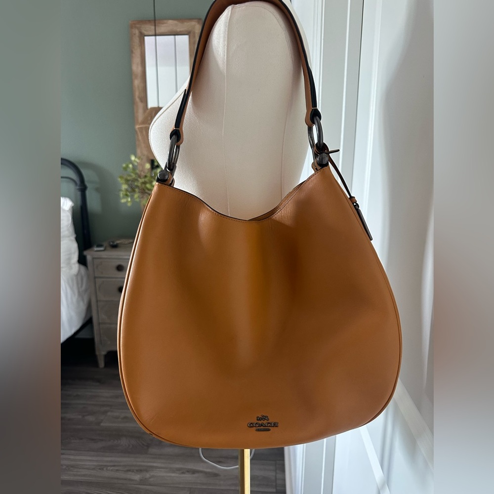 Coach Tan Leather Shoulder Bag - Picture 3 of 9